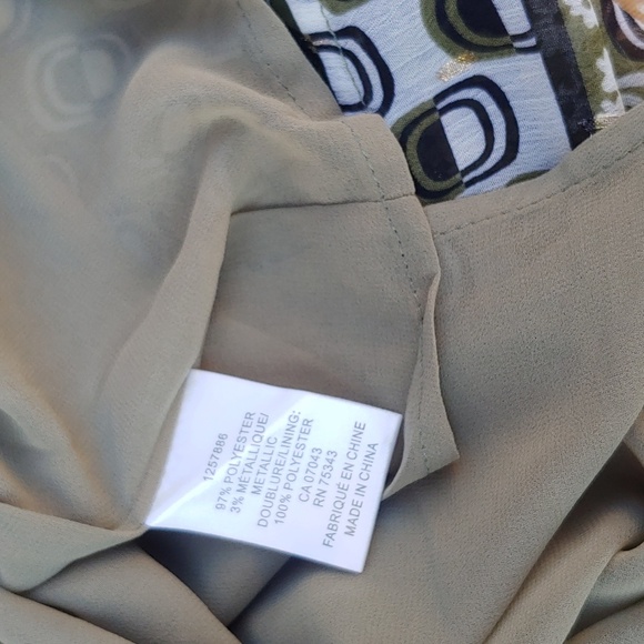 Women's Long Sleeve Geometric Pattern Blouse in Olive Green size Small - Picture 9 of 11